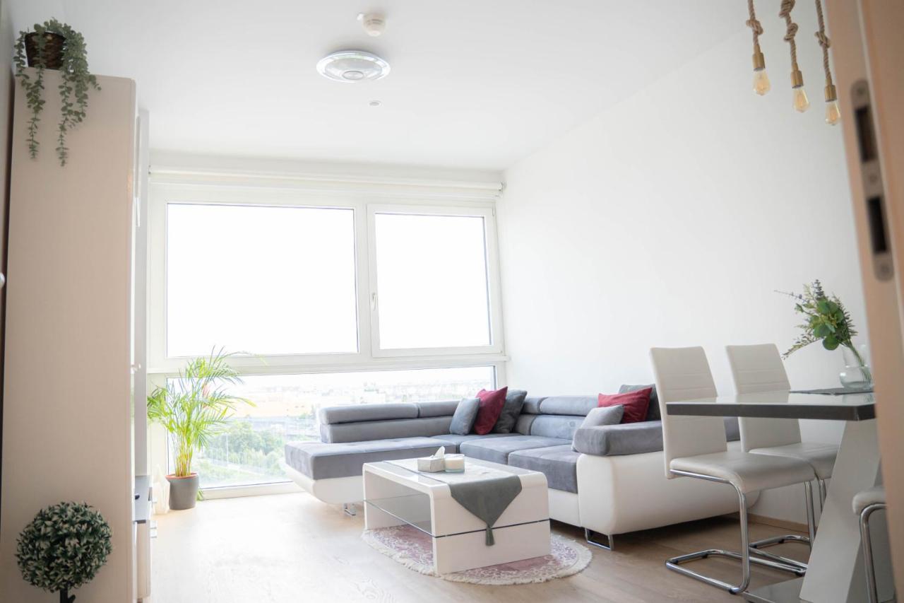 Restify10 - Skyline View - Fitness - Garge - Modern Apartment Виена Екстериор снимка