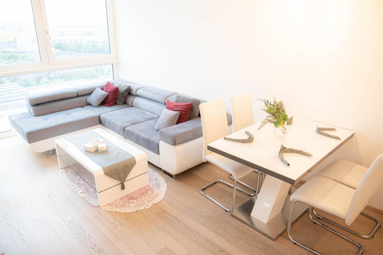 Restify10 - Skyline View - Fitness - Garge - Modern Apartment Виена Екстериор снимка